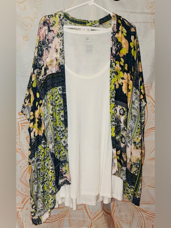 all in motion Other - all in motion White Long Sleeve Tee w/ Colorful Floral Kimono